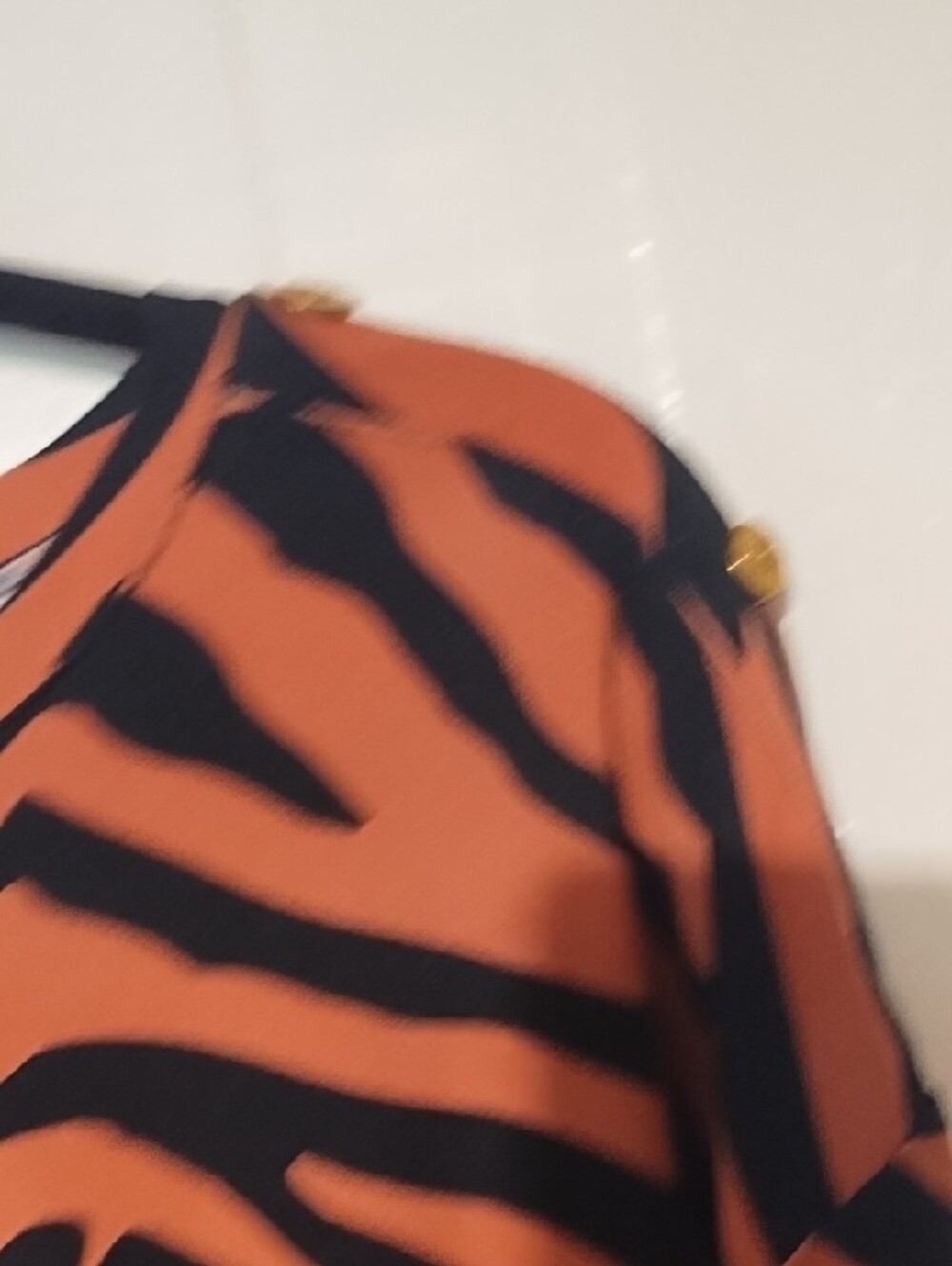 Rust Zebra-Stripe Long Sleeve Tunic with Shoulder Buttons Large EUC. - Picture 4 of 10